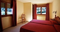 Imagen de la habitación del Apartahotel Pobladó, Arinsal. Foto 3