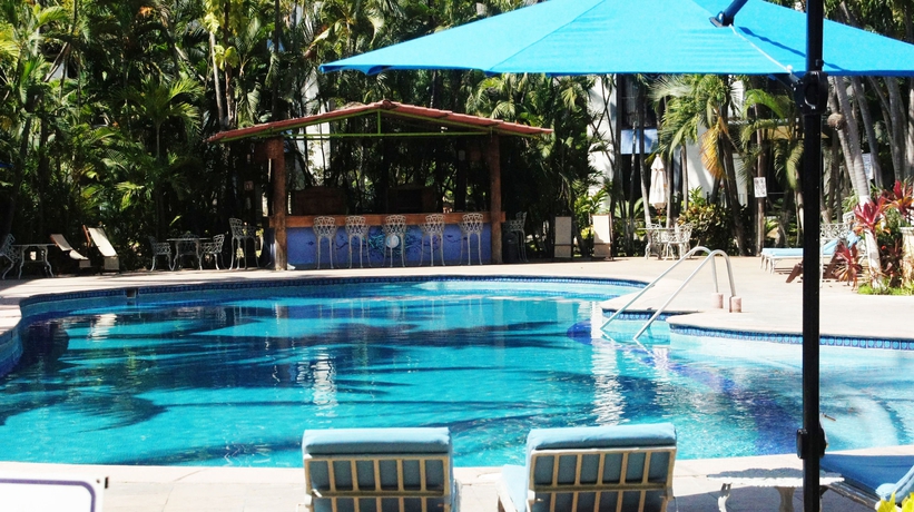 Imagen de la piscina del Apartahotel Puerto De Luna Pet Friendly and Family Suites Hotel. Foto 9