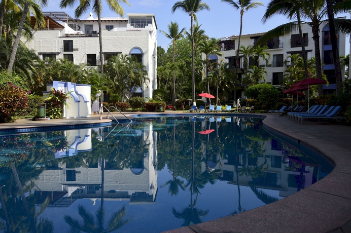 Imagen de la piscina del Apartahotel Puerto De Luna Pet Friendly and Family Suites Hotel. Foto 12