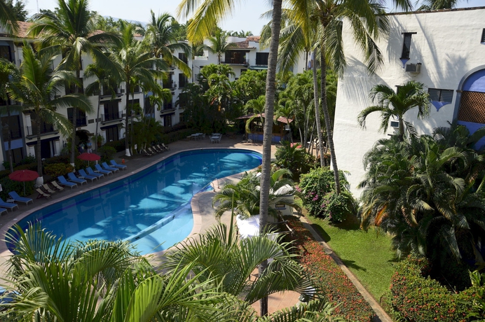 Imagen de la piscina del Apartahotel Puerto De Luna Pet Friendly and Family Suites Hotel. Foto 13