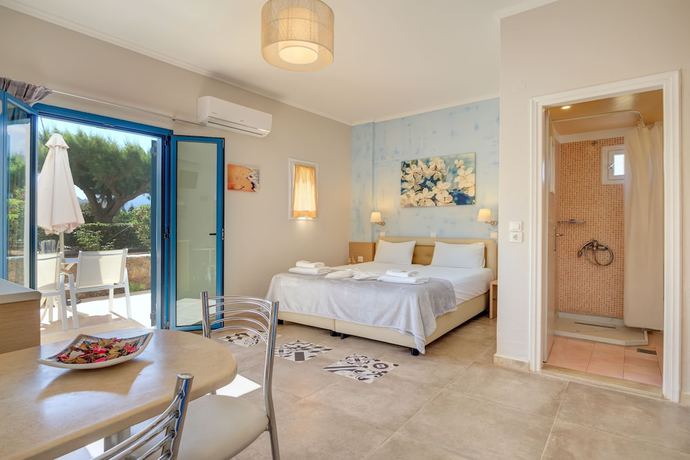 Imagen de la habitación del Apartahotel Pyrgos Beach. Foto 6