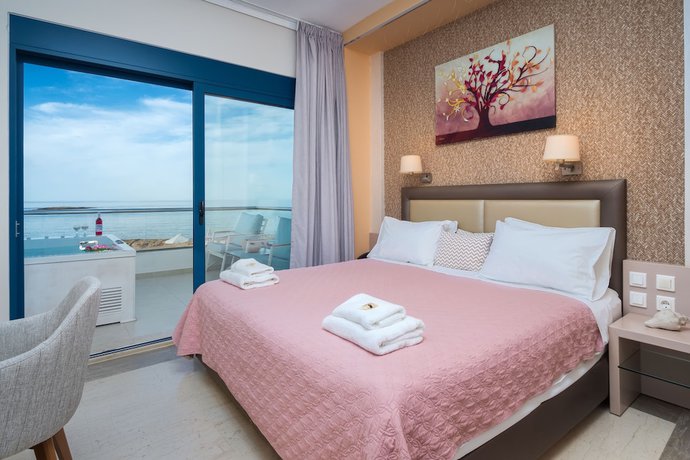 Imagen de la habitación del Apartahotel Pyrgos Beach. Foto 11