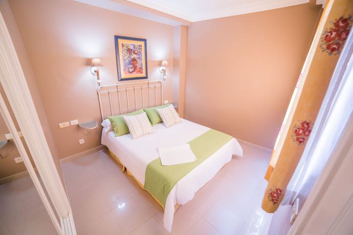 Imagen de la habitación del Apartahotel RF Astoria Solo Adultos. Foto 8