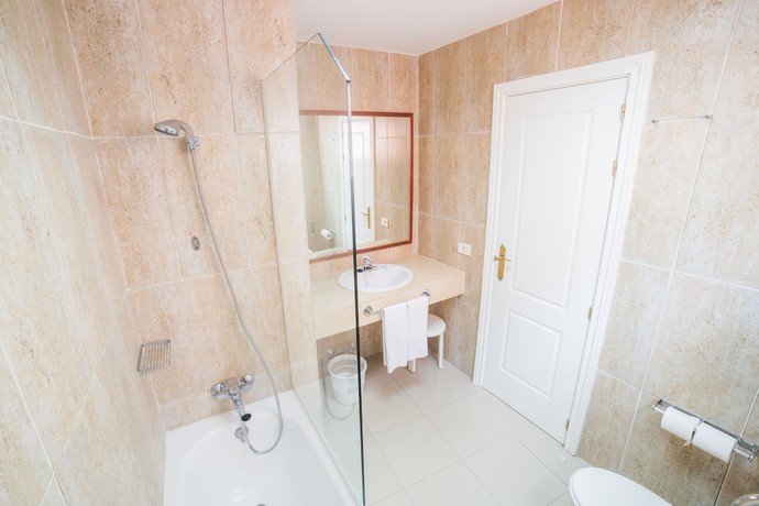 Imagen de la habitación del Apartahotel RF Astoria Solo Adultos. Foto 17