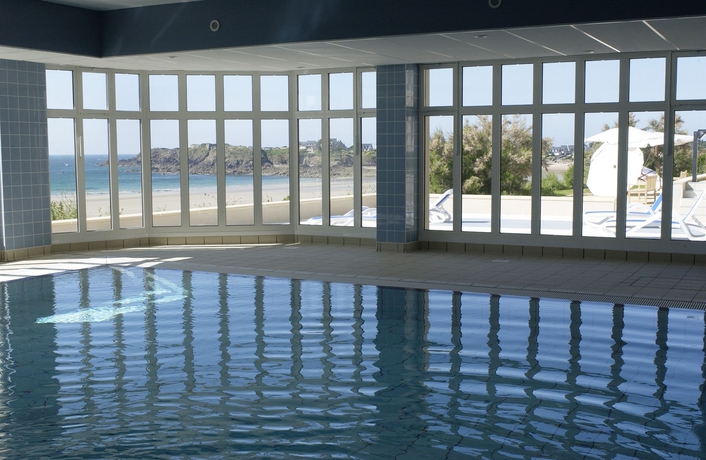 Imagen de la piscina del Apartahotel Résidence Reine Marine. Foto 13