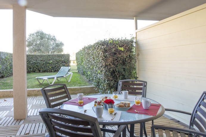 Imagen de los exteriores del Apartahotel Résidence les Flamants Roses. Foto 12