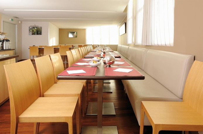 Imagen del bar/restaurante del Apartahotel Residhome Asnières. Foto 2