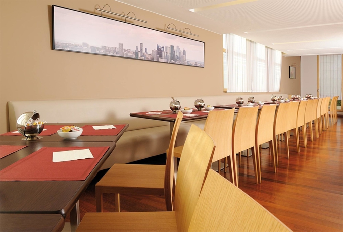 Imagen del bar/restaurante del Apartahotel Residhome Asnières. Foto 3