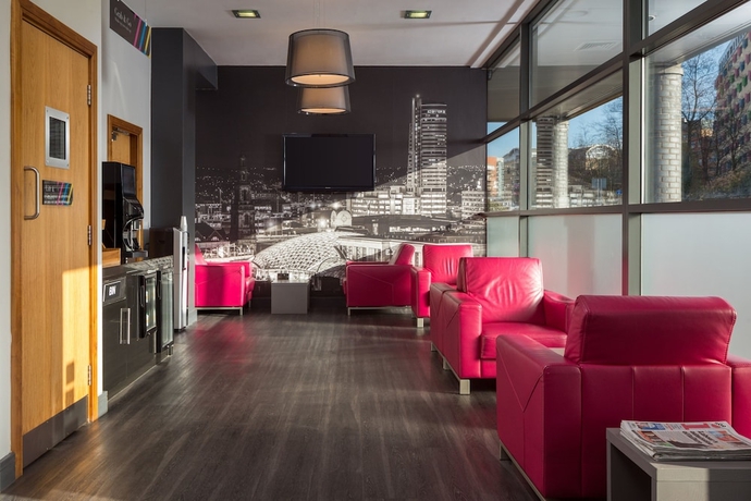 Imagen de los interiores del Apartahotel Roomzzz Leeds City West. Foto 17
