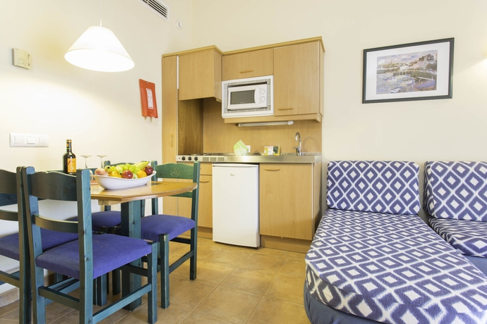 Imagen de los interiores del Apartahotel Rvhotels Sea Club Menorca. Foto 9