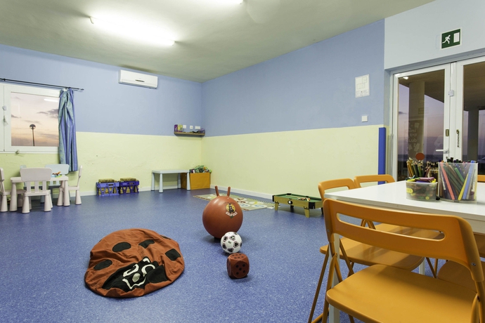 Imagen de los interiores del Apartahotel Rvhotels Sea Club Menorca. Foto 11