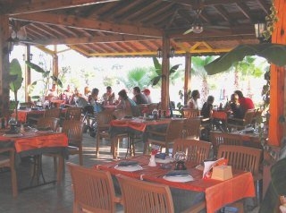 Imagen del bar/restaurante del Apartahotel Safran, Side. Foto 2