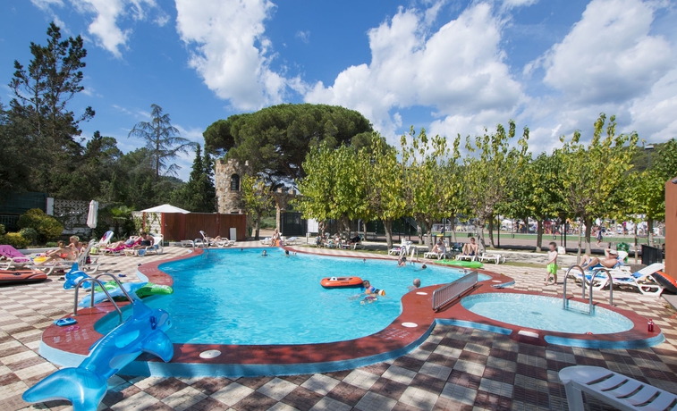 Imagen de la piscina del Apartahotel Sant Eloi, Tossa de Mar. Foto 16