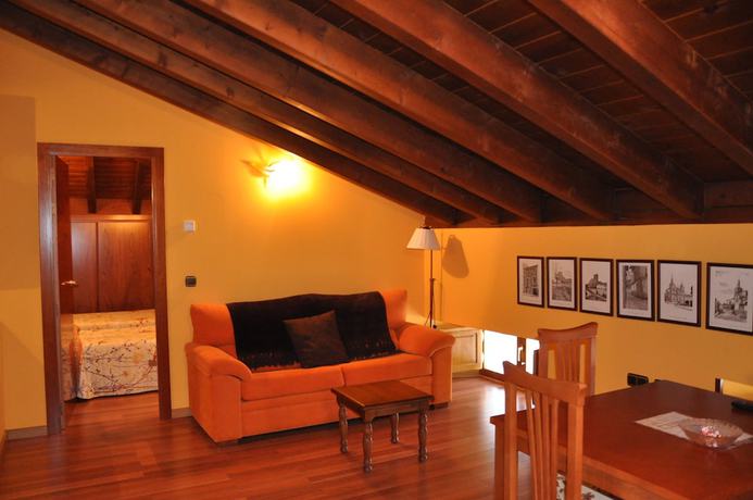 Imagen de la habitación del Apartahotel Santa Marina, Cu&eacute;llar. Foto 8