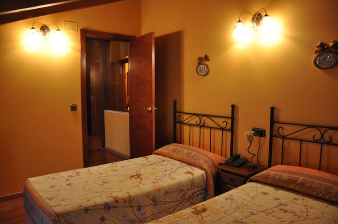 Imagen de la habitación del Apartahotel Santa Marina, Cu&eacute;llar. Foto 9