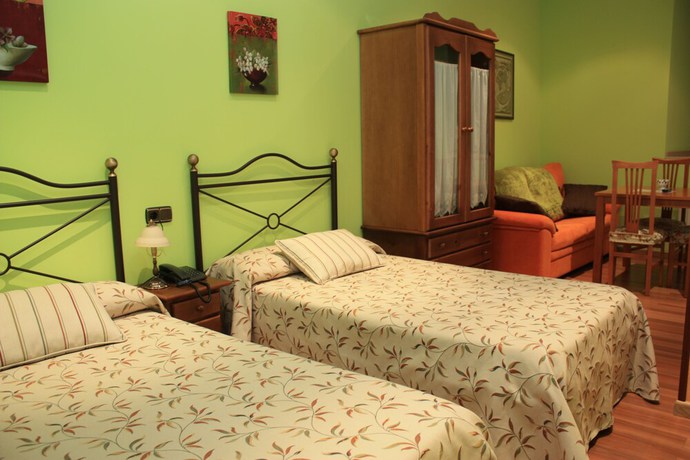 Imagen de la habitación del Apartahotel Santa Marina, Cu&eacute;llar. Foto 14