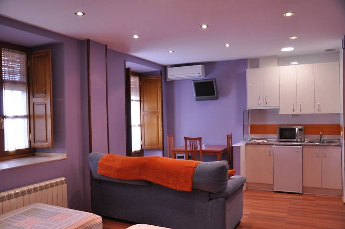 Imagen de la habitación del Apartahotel Santa Marina, Cu&eacute;llar. Foto 15