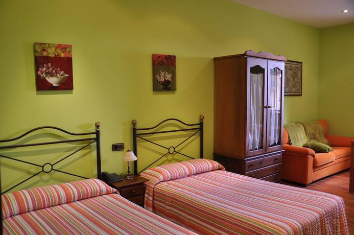 Imagen de la habitación del Apartahotel Santa Marina, Cu&eacute;llar. Foto 17