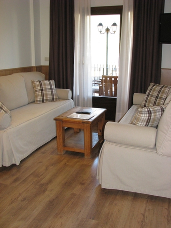 Imagen de la habitación del Apartahotel Sarrato. Foto 13