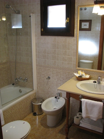 Imagen de la habitación del Apartahotel Sarrato. Foto 18