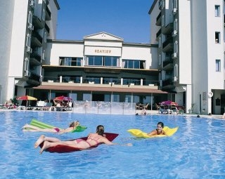 Imagen de la piscina del Apartahotel Seaview Suit. Foto 8