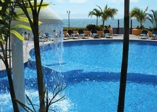 Imagen de la piscina del Apartahotel Serene Starbay. Foto 6