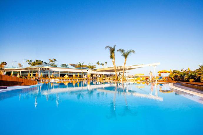 Imagen de la piscina del Apartahotel Servatur Riosol. Foto 18