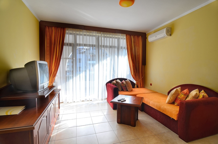 Imagen de los interiores del Apartahotel Severina. Foto 8