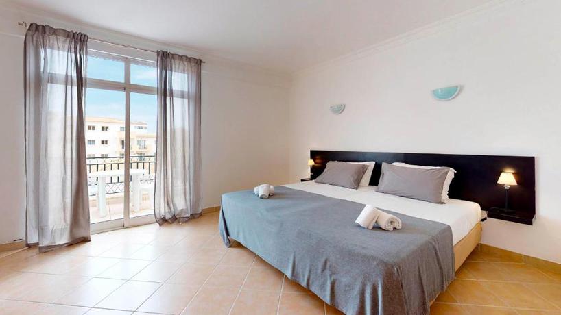 Imagen general del Apartahotel Smy Santa Eulalia Algarve. Foto 3