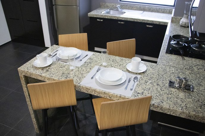 Imagen de la habitación del Apartahotel Sole Suites. Foto 7