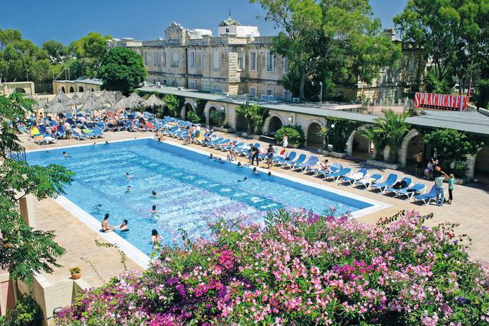 Imagen de la piscina del Apartahotel Sprachcaffe International Pembroke. Foto 9