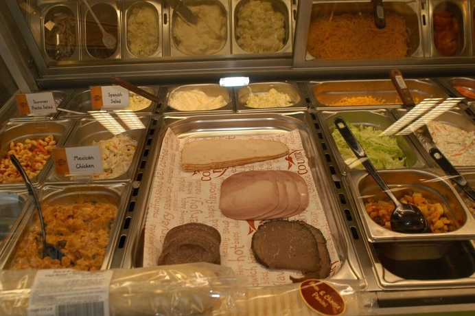 Imagen del bar/restaurante del Apartahotel St Angela's Lakeside SALA. Foto 9