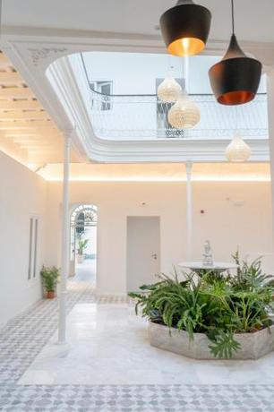 Imagen de los interiores del Apartahotel Suites Alfonso X. Foto 11