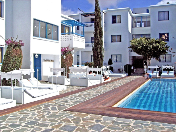 Imagen de la piscina del Apartahotel Tasmaria. Foto 9