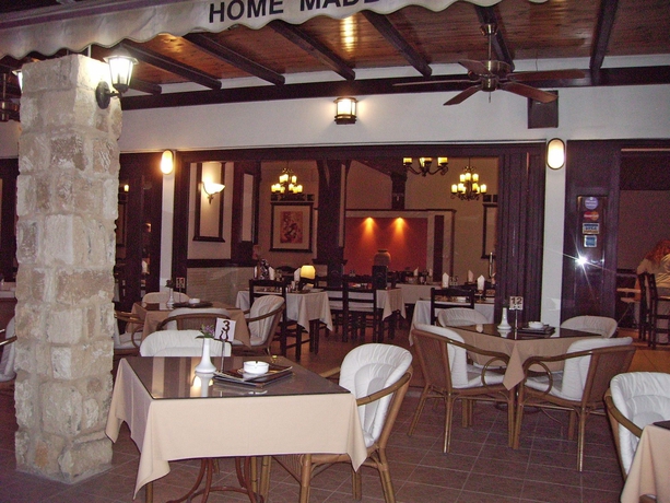Imagen del bar/restaurante del Apartahotel Tasmaria. Foto 3