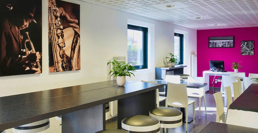 Imagen del bar/restaurante del Apartahotel T&eacute;n&eacute;o Bordeaux Merignac - Aeroport. Foto 3