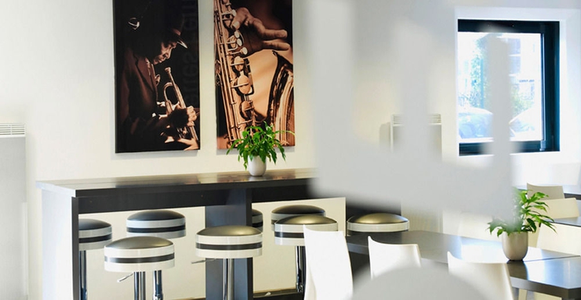 Imagen del bar/restaurante del Apartahotel T&eacute;n&eacute;o Bordeaux Merignac - Aeroport. Foto 4