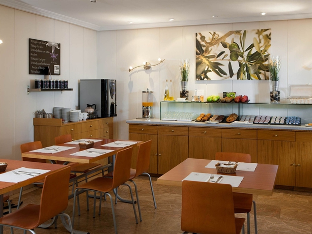 Imagen del bar/restaurante del Apartahotel Th La Florida. Foto 7