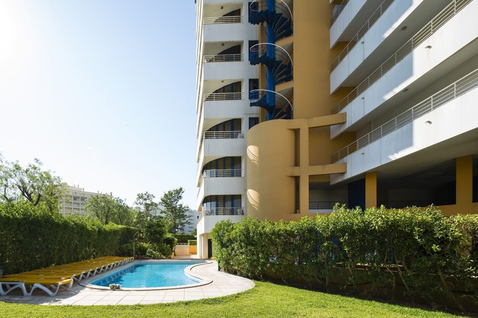 Imagen de la piscina del Apartahotel The Navigator - Olympus. Foto 13