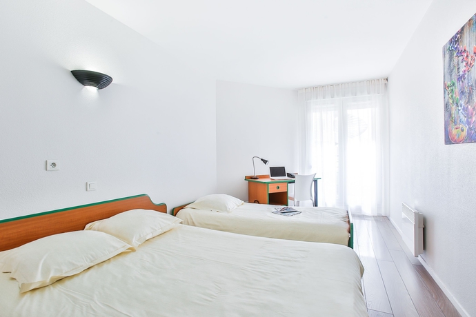 Imagen de la habitación del Apartahotel The Originals R&eacute;sidence, Les Laur&eacute;ades, Clermont-Ferrand. Foto 7