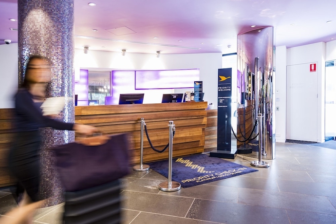 Imagen de los interiores del Apartahotel The Sebel Melbourne Docklands Hotel. Foto 19