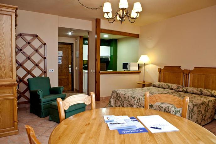 Imagen de la habitación del Apartahotel Trevenque. Foto 2