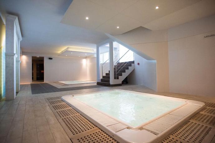 Imagen de la piscina del Apartahotel Vacanc&eacute;ole &ndash; Le Domaine de Camiole. Foto 15