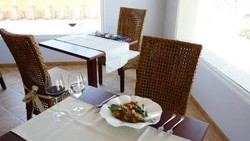 Imagen del bar/restaurante del Apartahotel Vent-i-mar. Foto 15