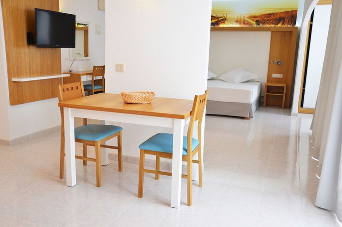 Imagen de la habitación del Apartahotel Vibra San Marino. Foto 9