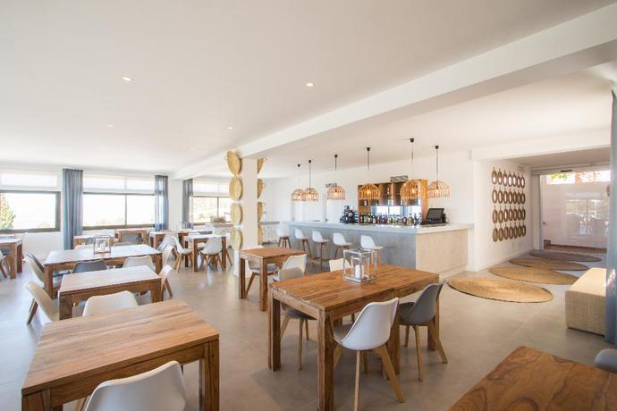 Imagen del bar/restaurante del Apartahotel Victoria Sunset Suites Hotel. Foto 9