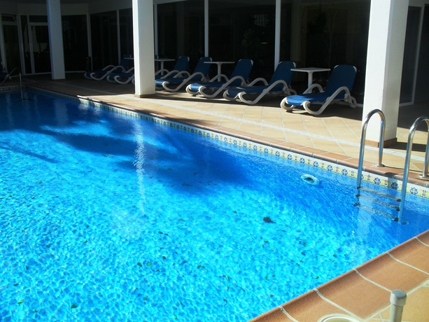 Imagen de la piscina del Apartahotel Vidalbir. Foto 10