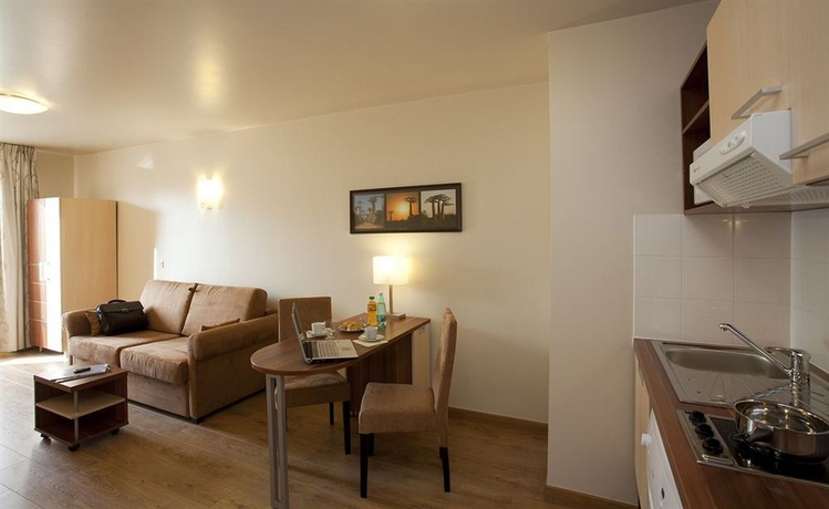 Imagen de los interiores del Apartahotel Villa Val Sénart. Foto 4