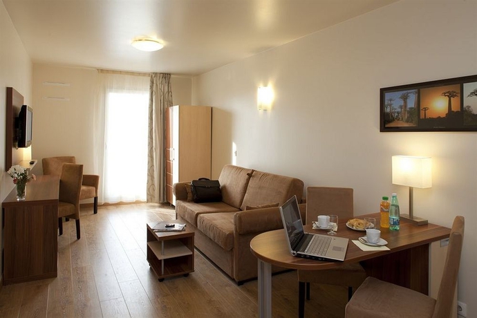 Imagen de los interiores del Apartahotel Villa Val Sénart. Foto 7