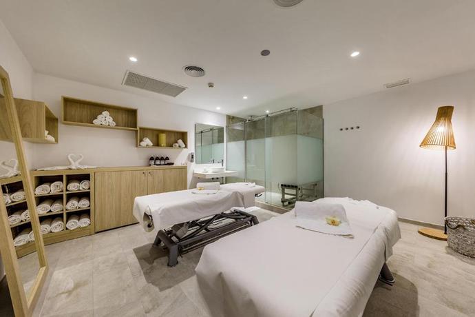 Imagen de los interiores del Apartahotel Viva Cala Mesquida Resort. Foto 25